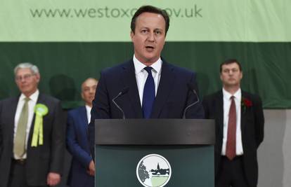 Konzervativci osvajaju većinu, David Cameron ostaje premijer