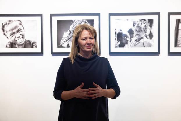 Osijek: Svečano otvorenje izložbe fotografija fotoreporterke Pixsella Emice Elveđi "Srce za Afriku"