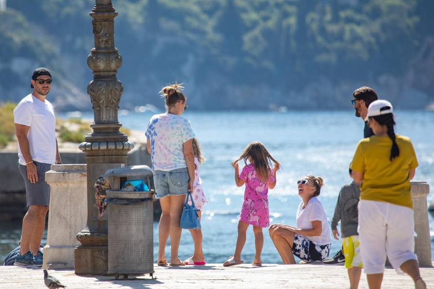 Dubrovnik: Sestre Ecclestone u obilasku grada s obitelji