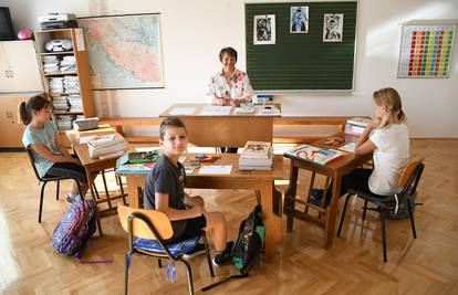 Nela, Toni i Laura jedini su đaci učiteljice Drahuške: Sve učimo na češkom i članovi smo DVD-a