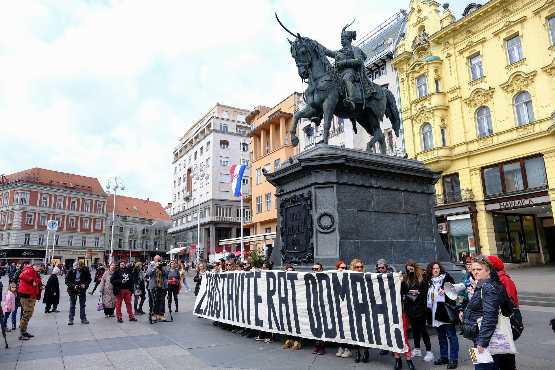 U centru Zagreba počeo je prosvjed protiv rata u Ukrajini