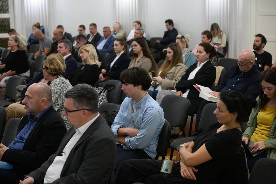 Zagreb: U Novinarskom domu održano je predstavljanje knjige "Tito" autora Borisa Rašete