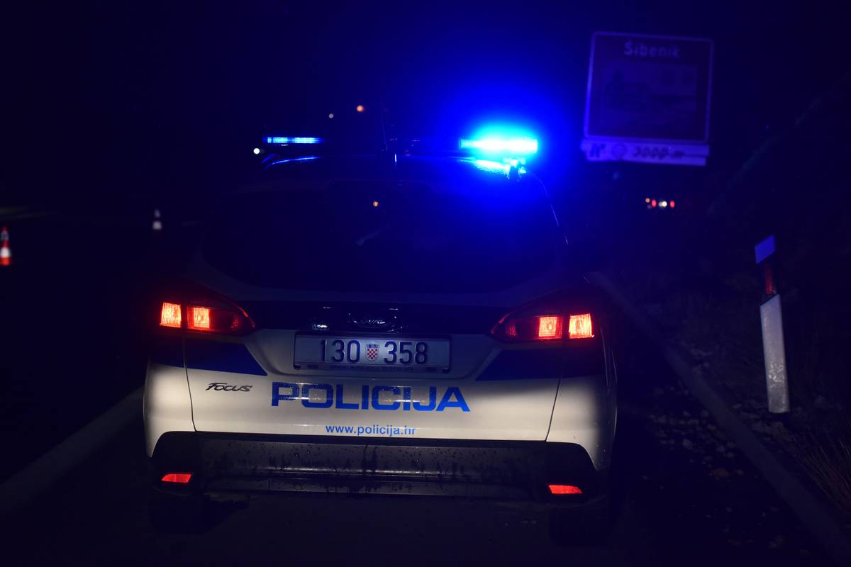 Auto naletio na pješakinju (90) dok je hodala uz cestu: Umrla je