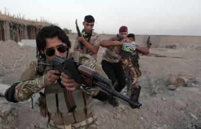 Napali zračnu bazu: Sunitski militanti zauzeli su naftna polja