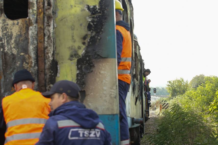Izgorio putnički vlak u Našicama