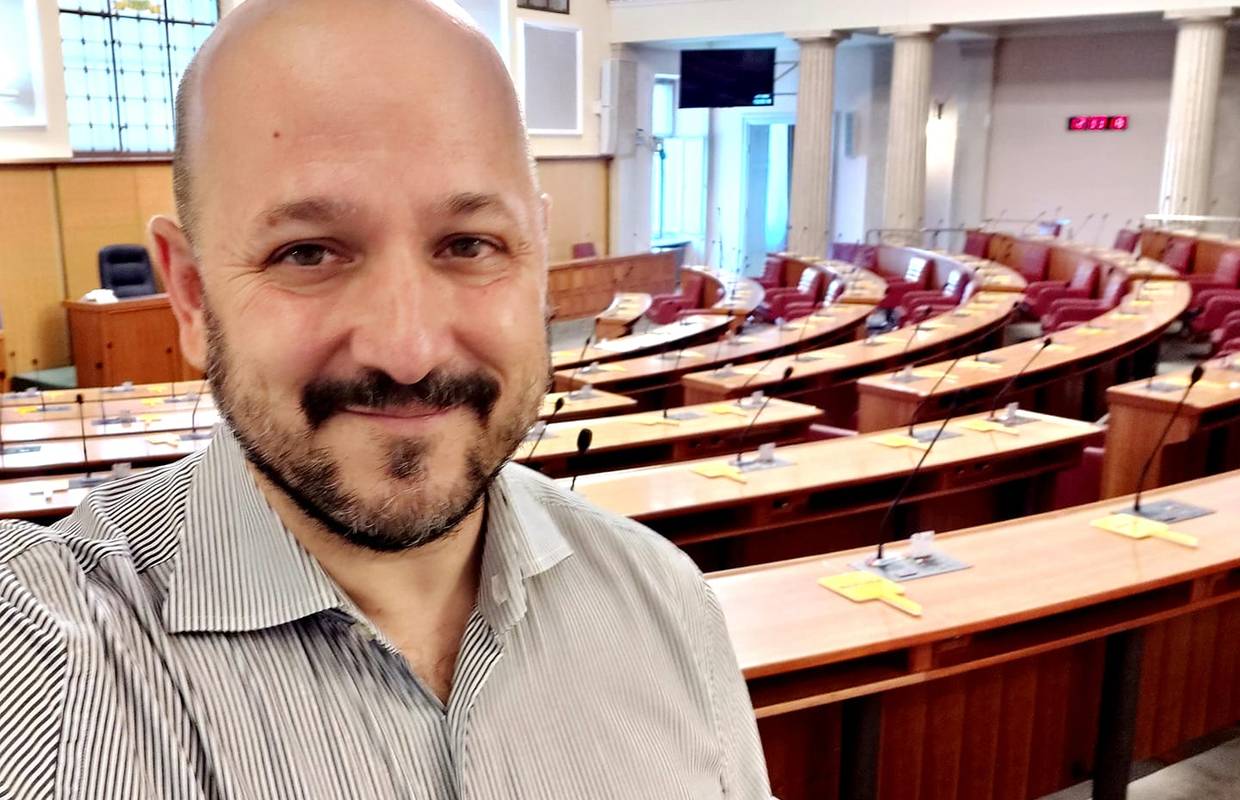 Da vam suze krenu: Maras se potresno oprostio od Sabora