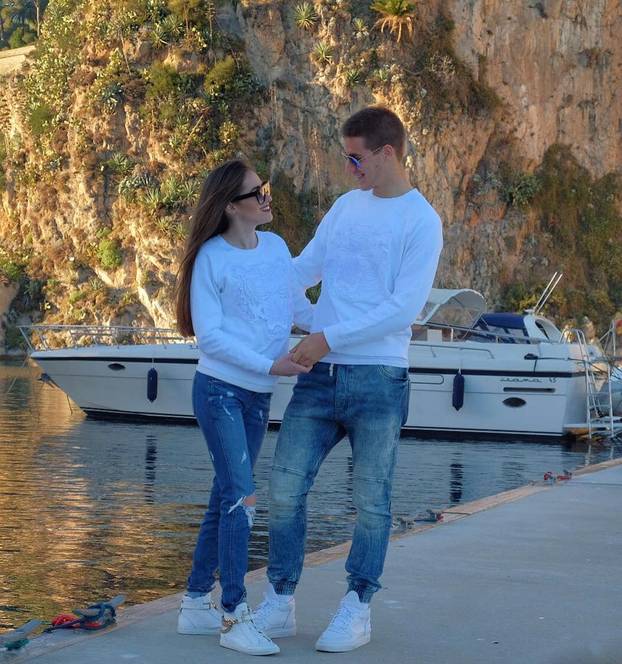 FOTO 'Vatreni' nosi njenu fotku na svakoj utakmici. Prohodali su kao tinejdžeri i isti dan slave