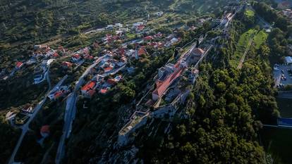 FOTO Ovakvu ju sigurno još niste vidjeli: Pogledajte kako tvrđava Klis izgleda iz zraka