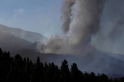 Otok La Palma narastao za 10 hektara, lava se ulila u more i počela se hladiti i okamenjivati