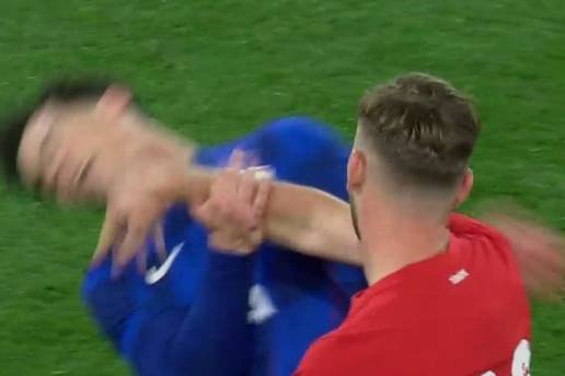 Pogledajte za&scaron;to su Turci dobili dva crvena kartona odjednom