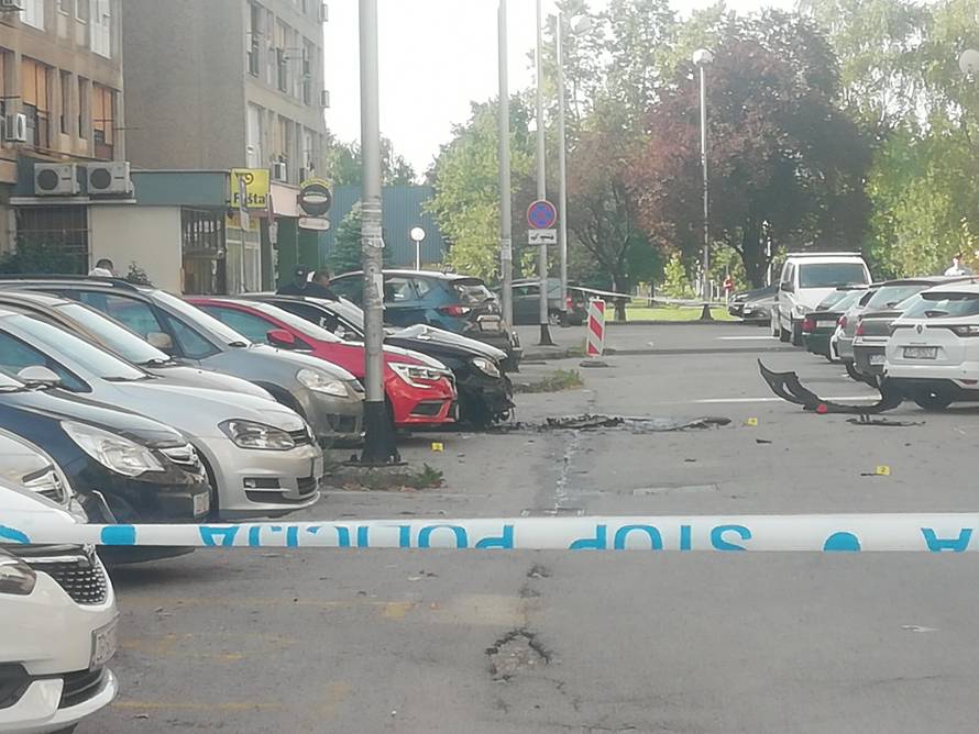 U Dugavama eksplodirao auto parkiran na invalidskom mjestu