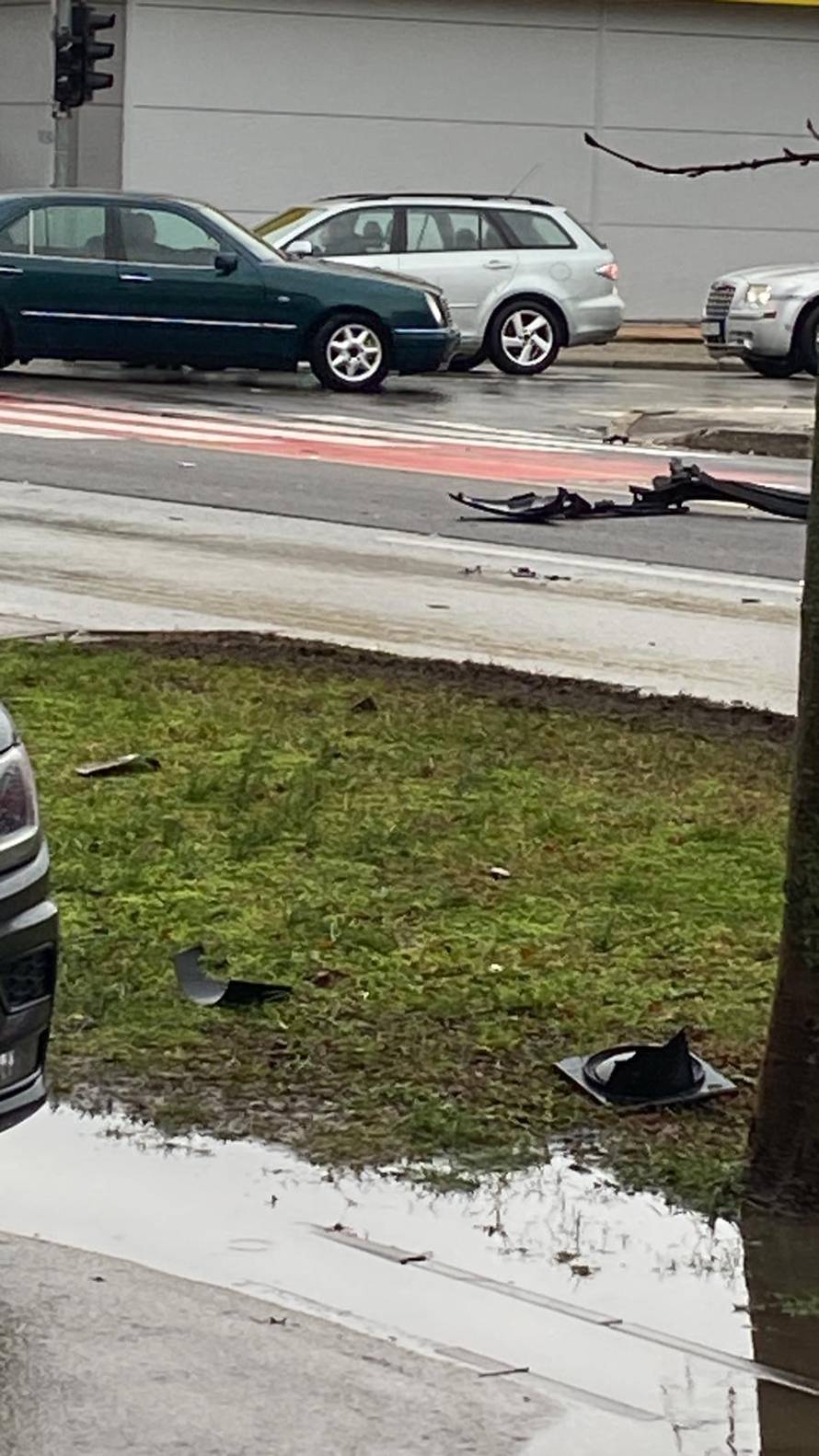 Nesreća u Velikoj Gorici: ZET-ov autobus i dva auta se sudarili