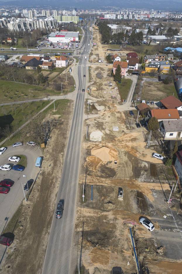 Pogled iz zraka na rekonstrukciju Sarajevske ulice u Zagrebu i prvo proširenje tramvajske pruge nakon 20 godina