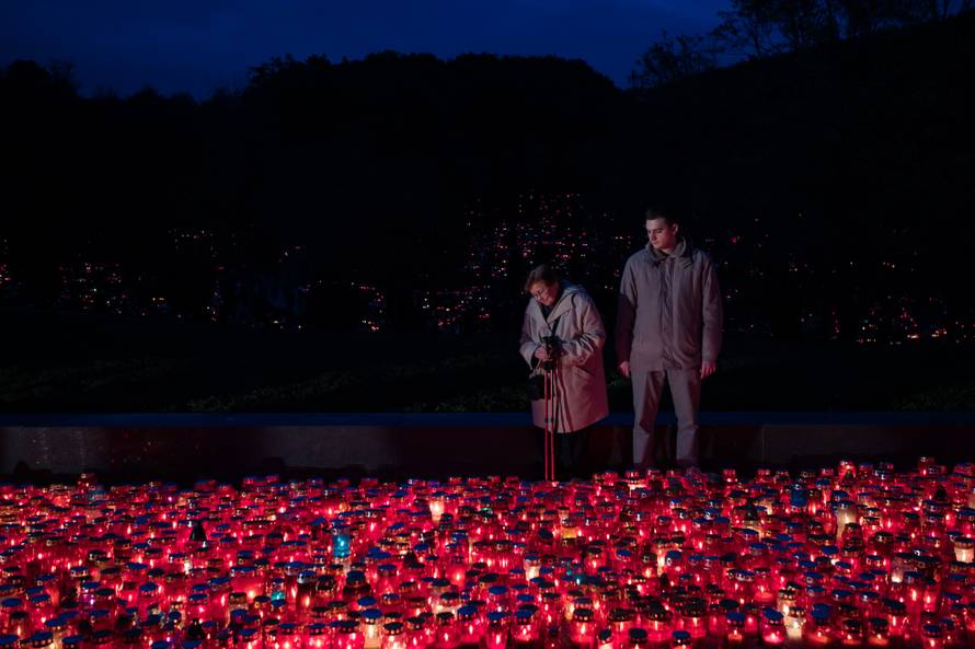 Dan je Svih svetih: Pogledajte fotografije s hrvatskih groblja