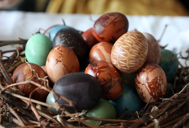 Bojanje Uskršnjih jaja na način kako su to radili naši stari