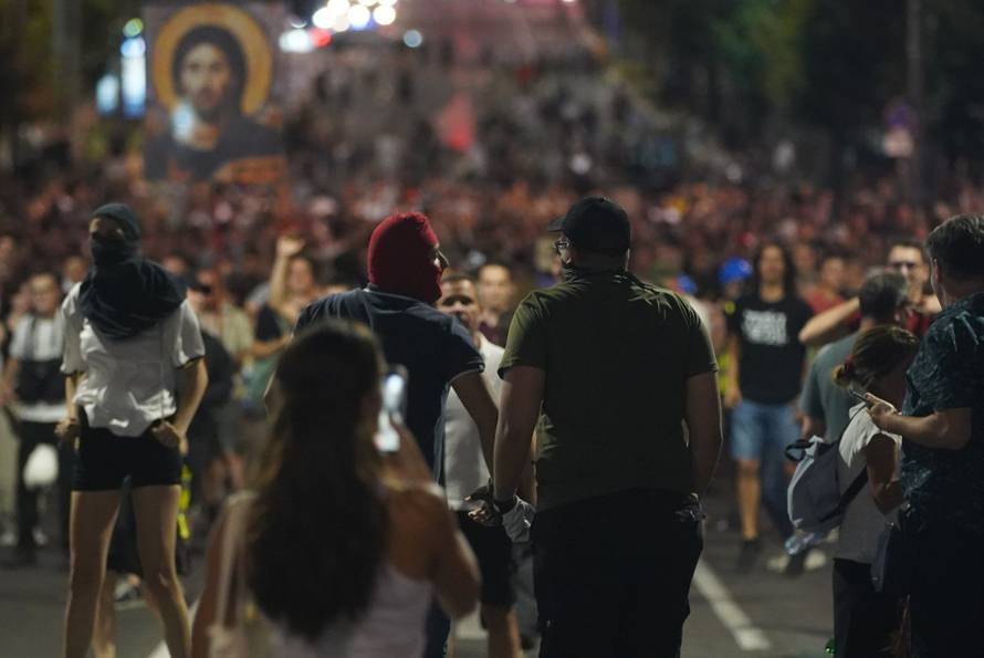 Beograd: Prosvjed pod geslom "Nismo mi vreće za udaranje", nakon sto je policija je sinoć upotrijebila prekomjernu silu nad građanima