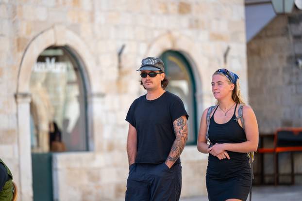 Dubrovnik: Sunčan i topao jesenji dan u gradu