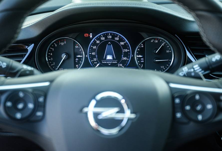 Redizajnirana Opel Insignia: Mnogo novosti ispod karoserije