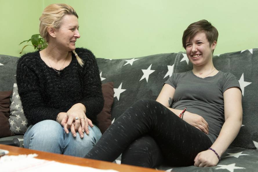 Sara (21) imala dva moždana udara: 'Hodam pomoću štapa'