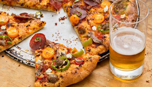 FOTO Danas je svjetski dan piva i pizze! Hoćete li ga 'proslaviti'?