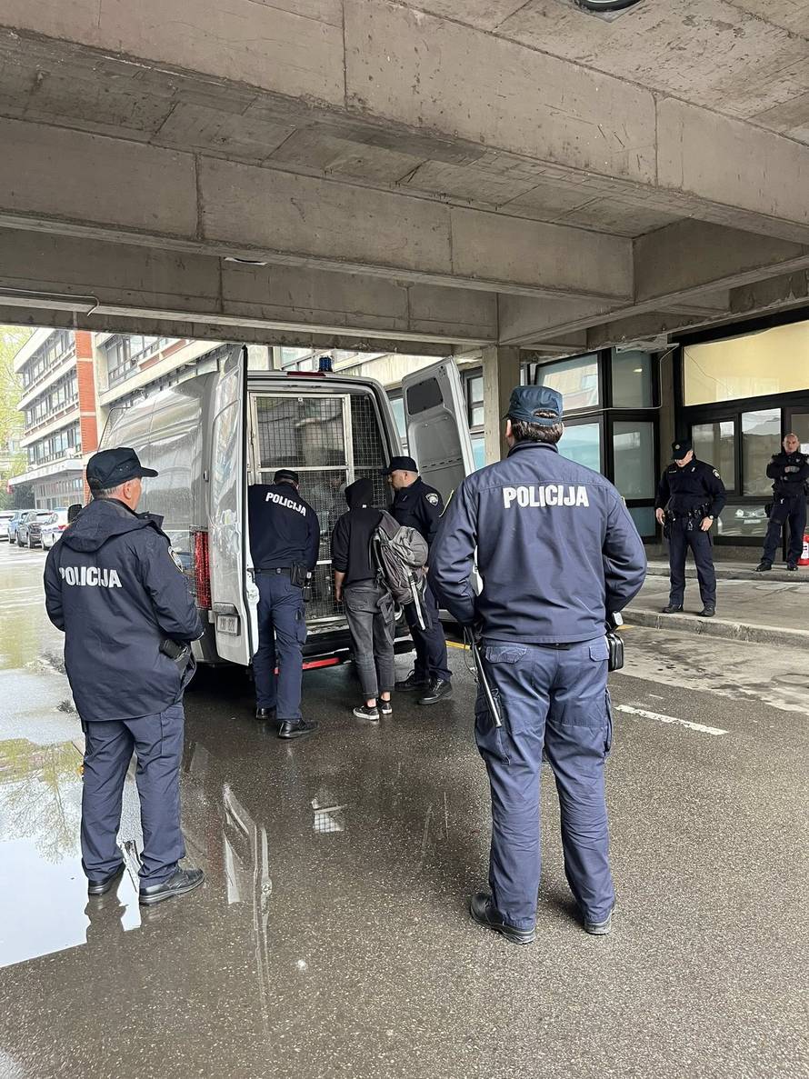 Suludo! Prosvjedovale su pred ministarstvom, doveli su ih u marici: To mogu biti i vaša djeca