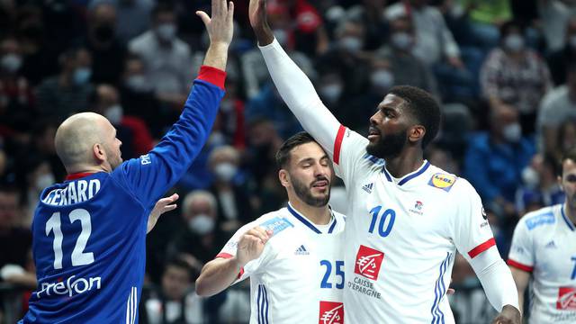 Francuska pobijedila Srbiju i gurnula Hrvatsku u drugi krug rukometnog Eura