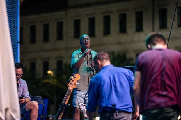 Proba na velikoj pozornici u Vela Luci