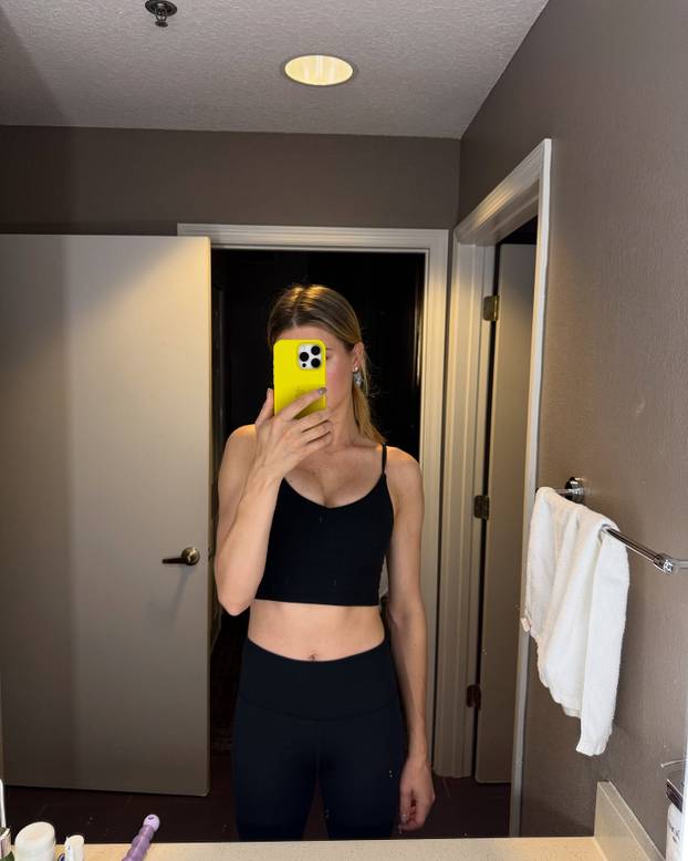 FOTO S 31 godinom oprostila se od tenisa, a zbog obrijane glave izgubila je vrijedno sponzorstvo