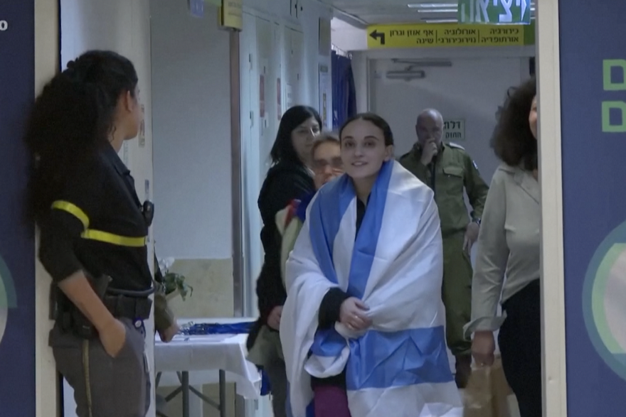 Emotivan trenutak iz Izraela: Ljudi vri&scaron;te i pla&cacute;u od sre&cacute;e, ovako su do&ccaron;ekali taoce