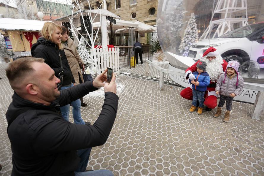 Pokloni i smijeh obilježili djedičin posjet Kući ljubavi