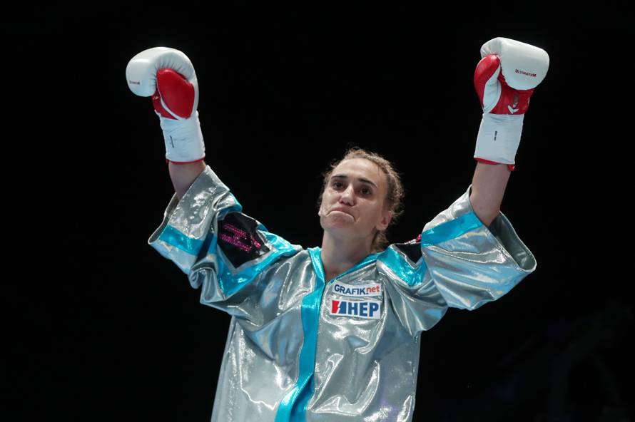 Kakav meč! Hrgović nokautirao Mansoura i postao WBC prvak!