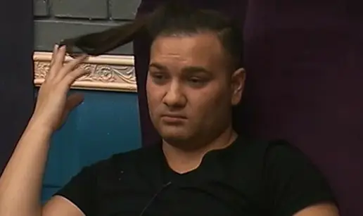 Sje&cacute;ate se Mike iz Big Brothera? Nakon promjene spola pozira u minici, a hvali se i poprsjem...