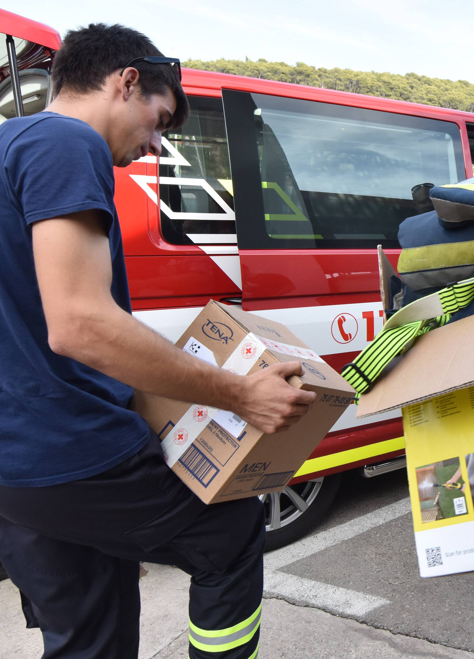 Slovenski vatrogasci u Tisno poslali dvije tone opreme