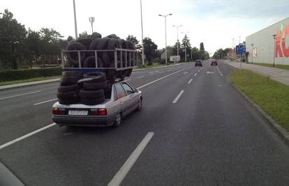 Vozač se snašao pa mu ne treba prtljažnik za silan teret