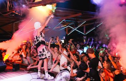 Mladi iz Dalmacije navalili su u Vodice na veliki koncert Devita: 'Osjetim da će nešto postati hit'
