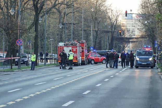 A man crashed his car in the gate of the Russian Embassy in Bucharest