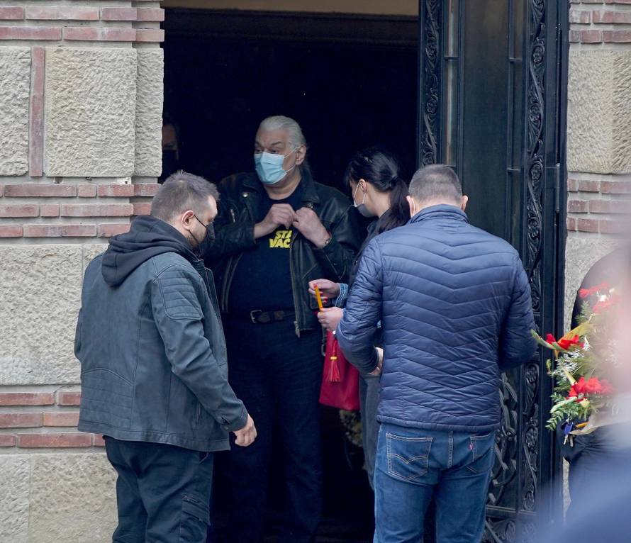 Marinu Tucaković pokopali su uz sina Miloša: Karleuša jecala, a Čola se nije pojavio na sprovodu