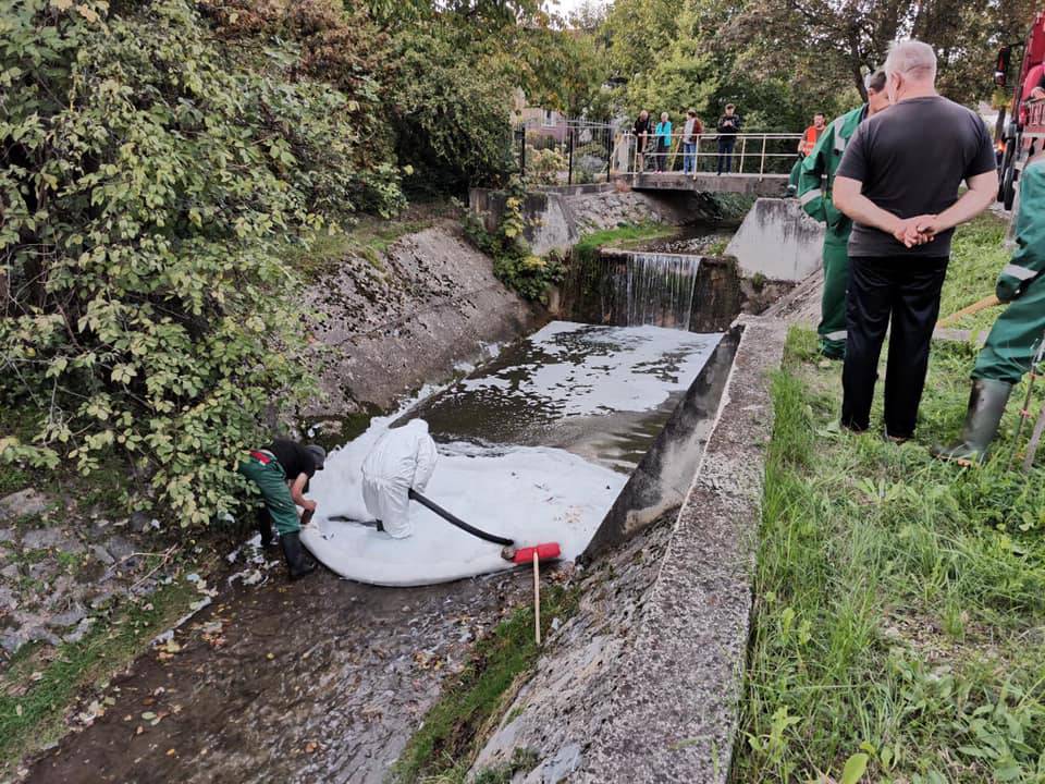 Dan nakon onečišćenja potoka Vrapčak pjene više nije bilo, ali mještani žele da se utvrdi uzrok