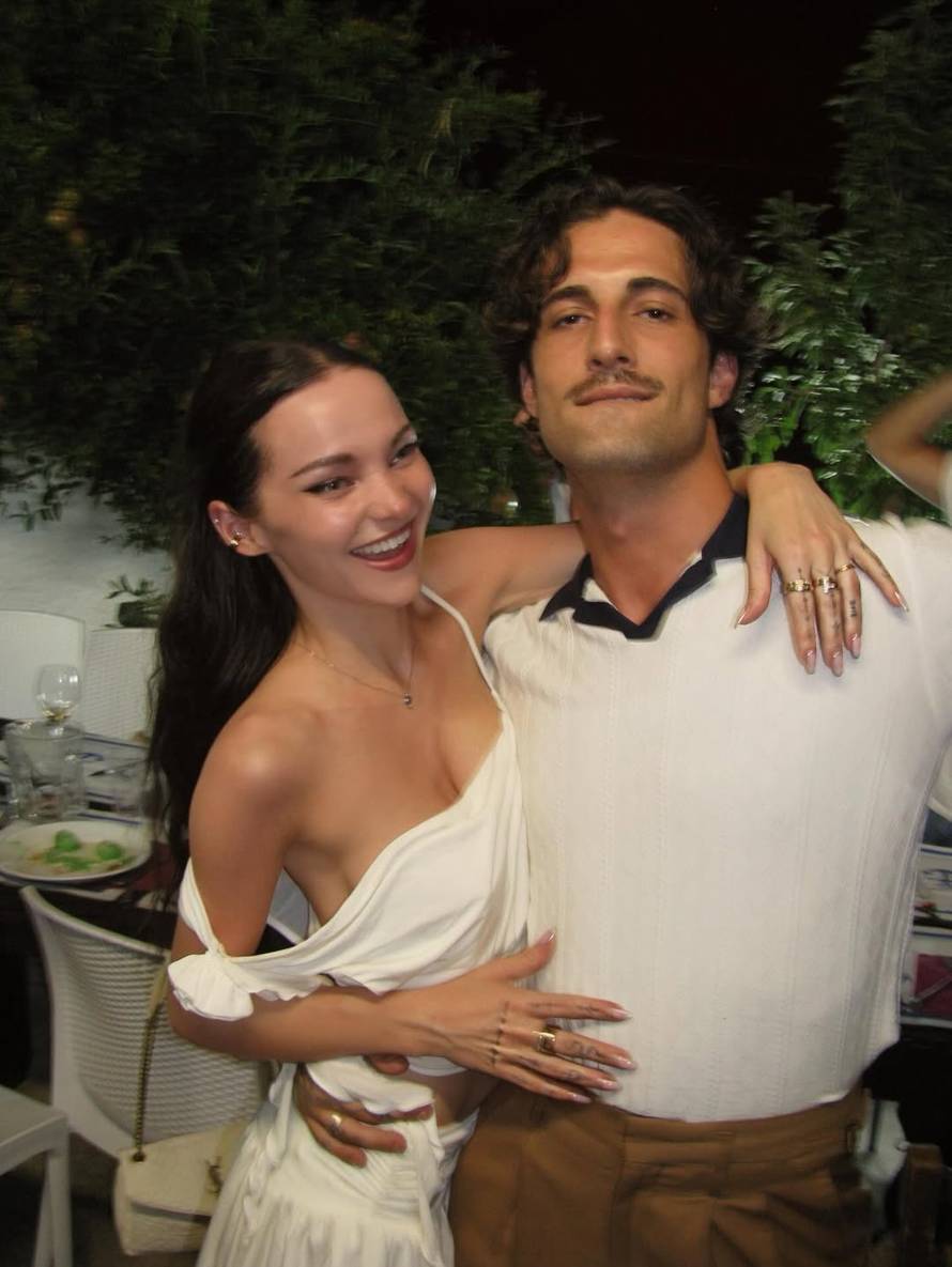 Zaručnički prsteni s porukom: Otkriveni svi detalji nakita Dove Cameron i Damiana Davida