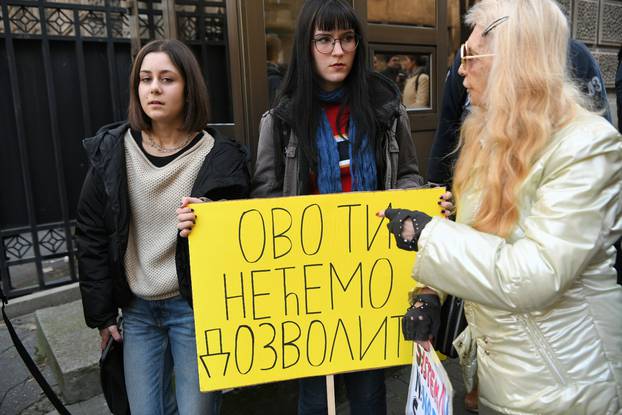 Beograd: Studenti započeli 24-satnu blokadu zbog navodne krađe glasova na izborima  