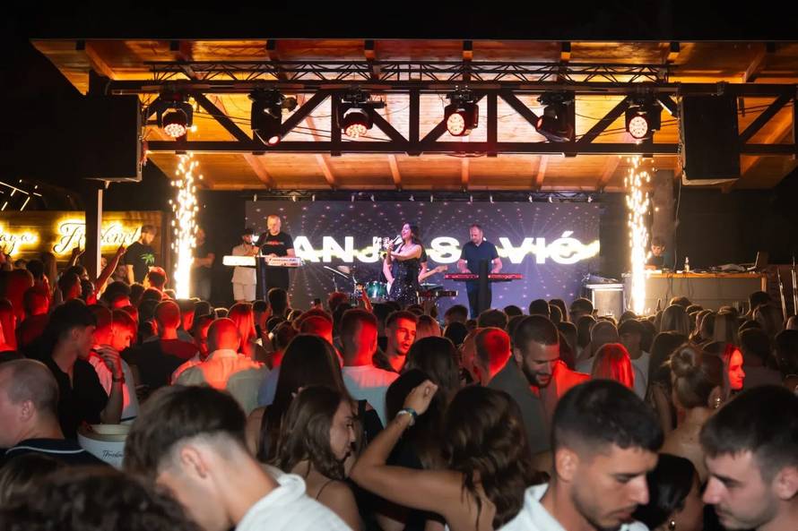 Nakon Maje i Šime, Laura došla sa svojim 'Savršenim': Uživali u pjesmama srpske pjevačice...