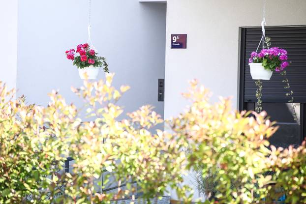 Zagreb: Policijski očevid još uvijek traje gdje su sinoć u ulici Črna voda ubijeni muškarac i žena