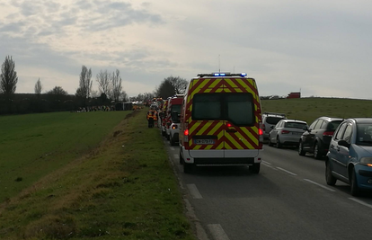 U sudaru školskog autobusa u Francuskoj ozlijeđeno 27 ljudi