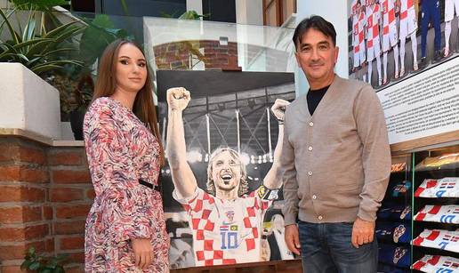 FOTO Pogledajte veliku izložbu slika hrvatskih nogometaša umjetnice Ivone Dragičević