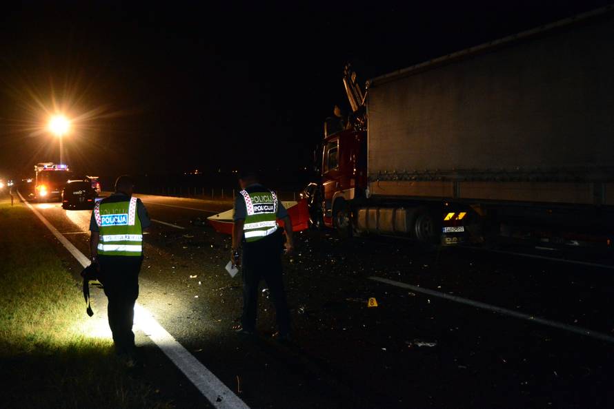 Nesreća na A3 kod Sl. Broda: Jedan  mrtav, šestero u bolnici