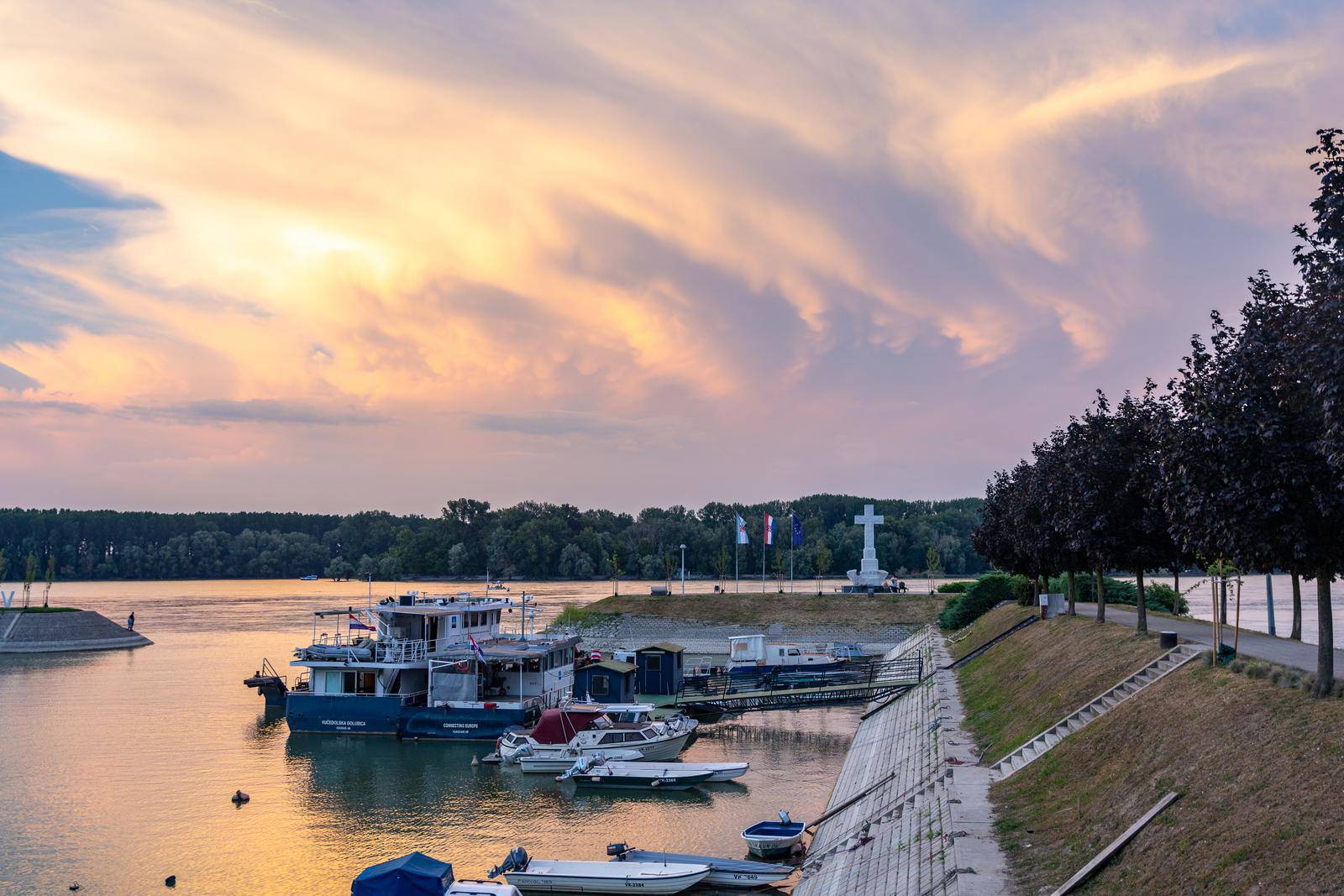 Zalazak sunca u Vukovaru