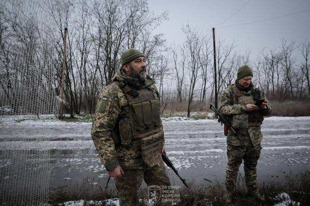 FOTO Ovako izgledaju ulice u Ukrajini: 'Jedino ispod mreže možemo doći do trgovine'