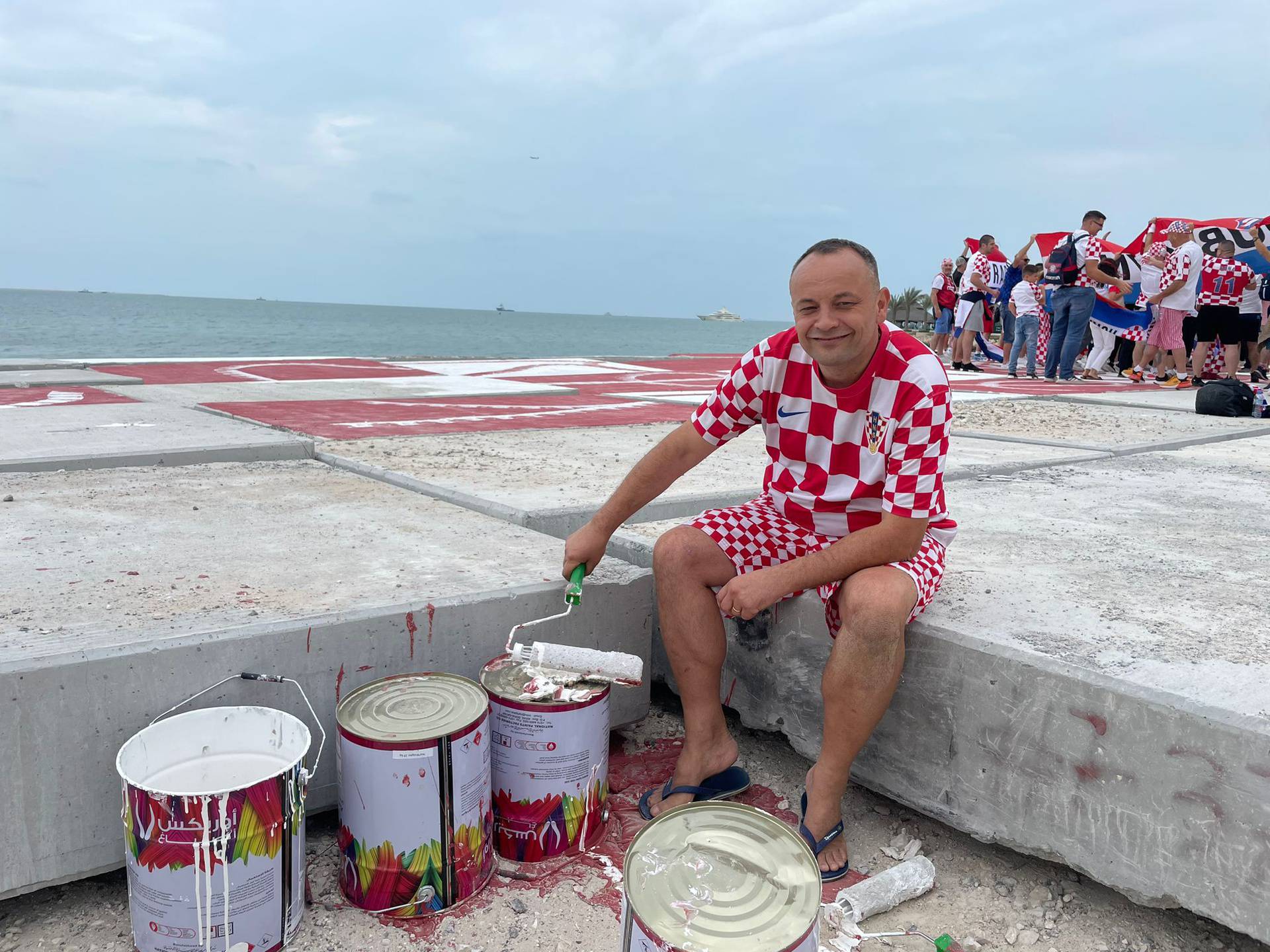 Priveli hrvatske navijače u Dohi!  'Pokupili su nas nakon što smo obojili kocke ispred hotela'