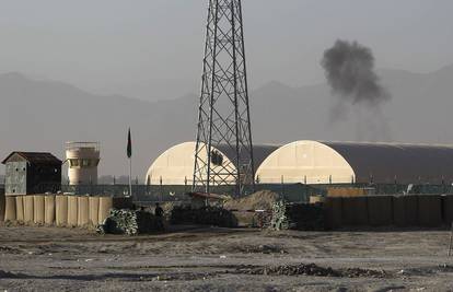 Talibani napali zračnu luku u Kabulu kojoj je NATO-ova baza