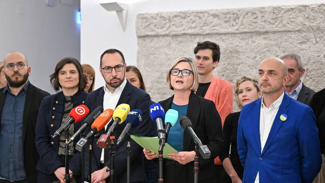 Zagreb: Stranka Možemo! predala je kandidacijske liste za Europski parlament 